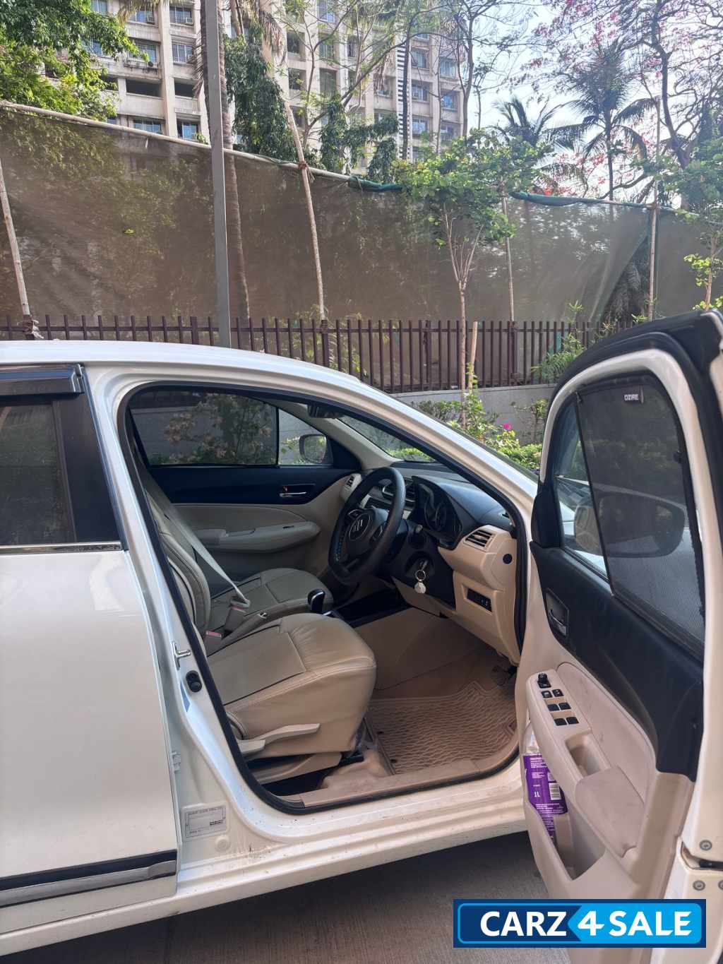 White Maruti Suzuki Dzire Vxi
