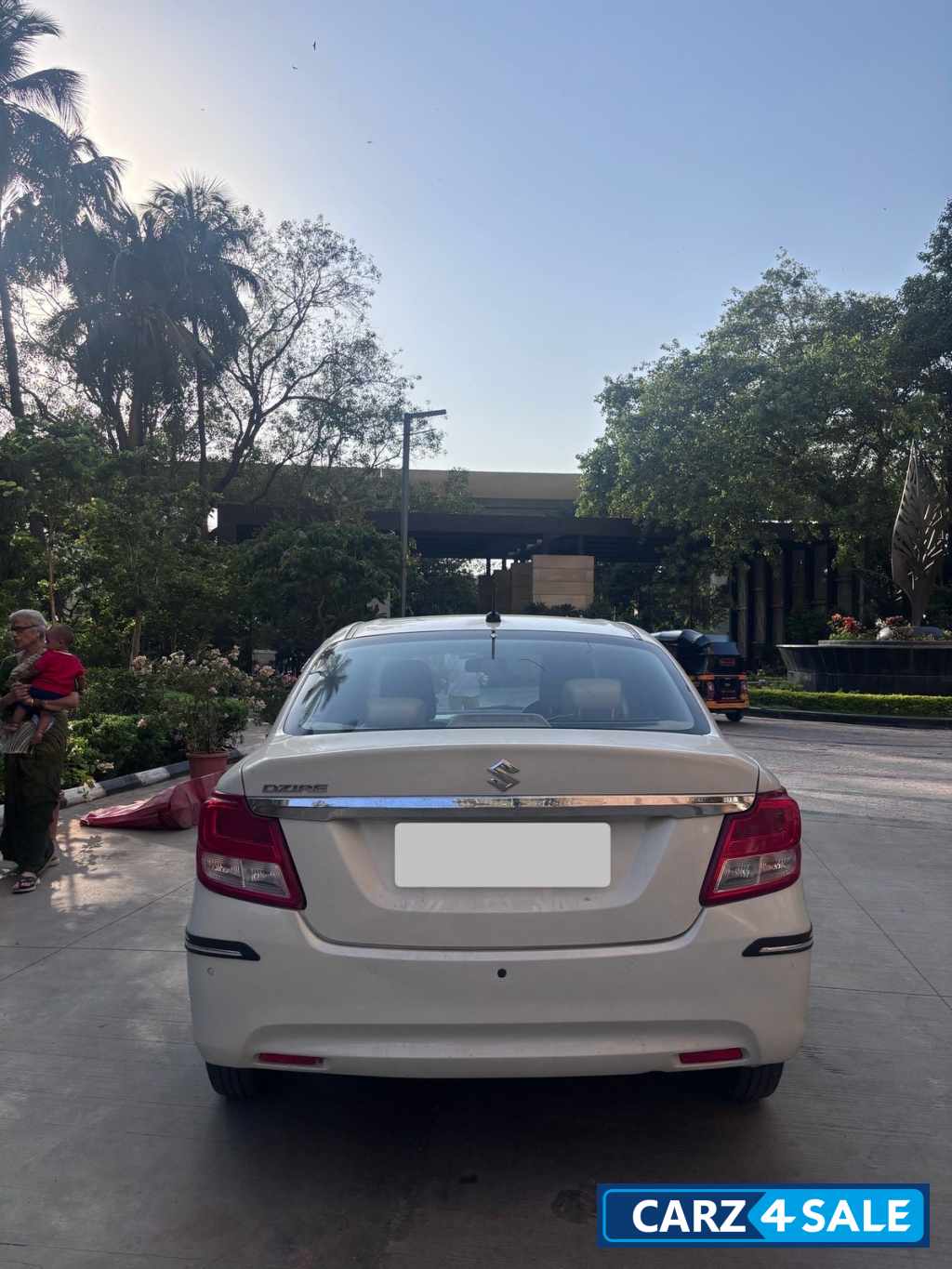 White Maruti Suzuki Dzire Vxi