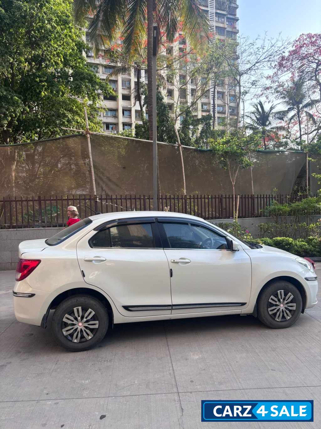 White Maruti Suzuki Dzire Vxi