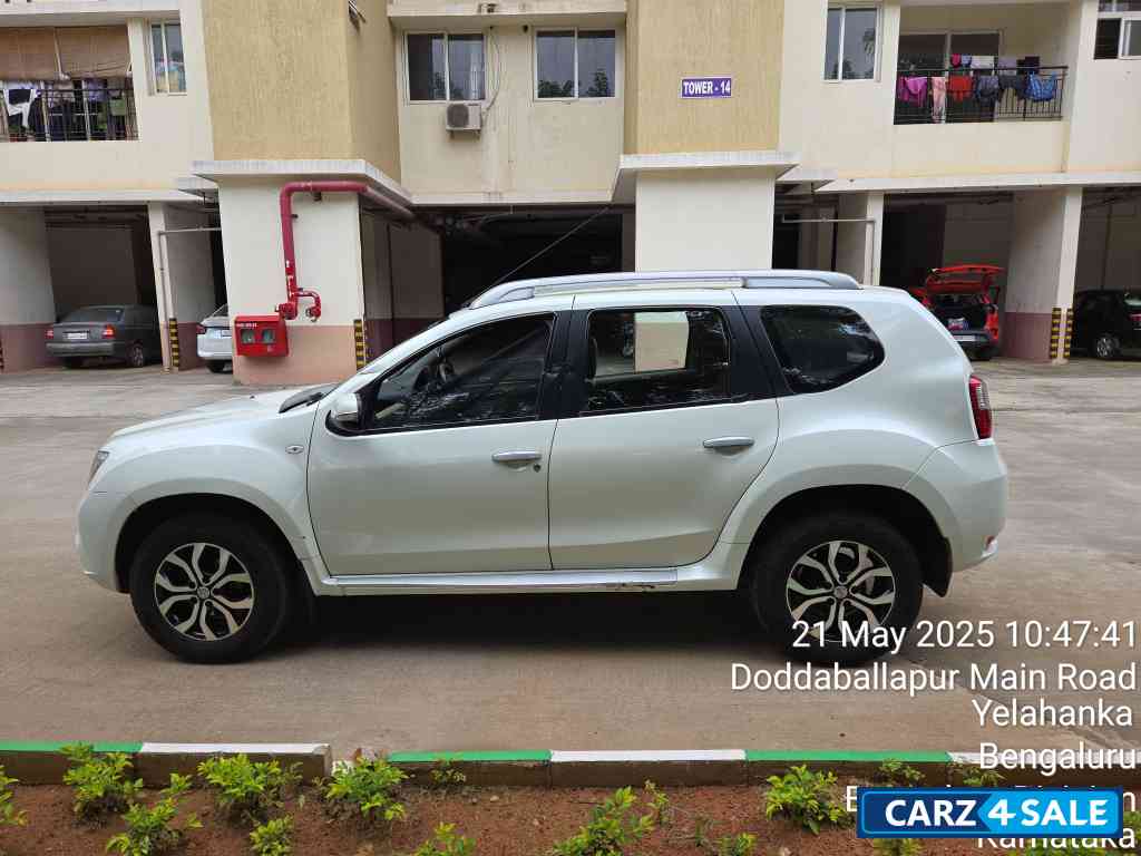 Pearl White Nissan Terrano