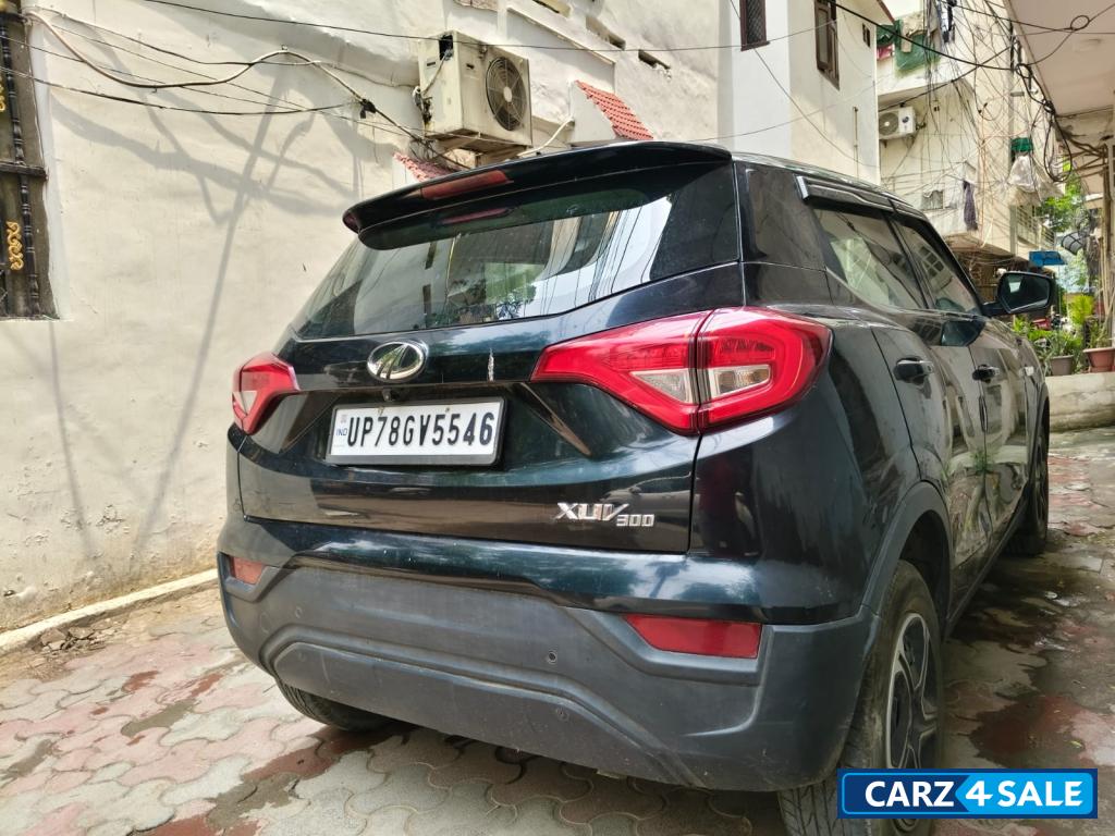 Mahindra XUV300 PETROL W4