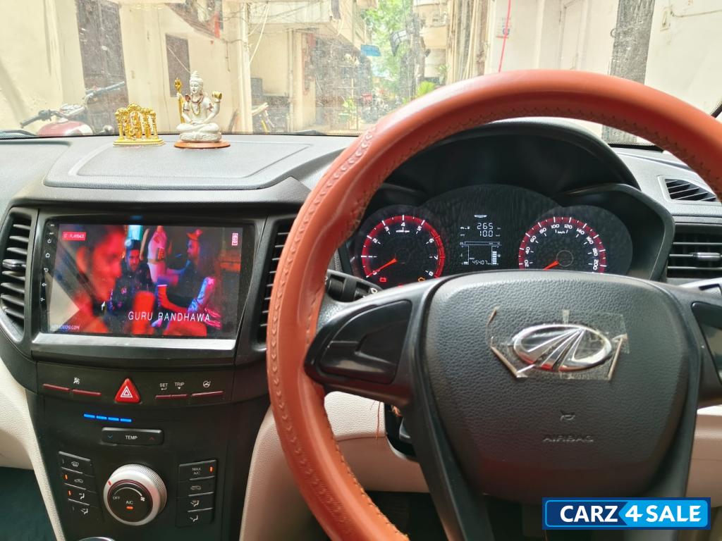 Mahindra XUV300 PETROL W4