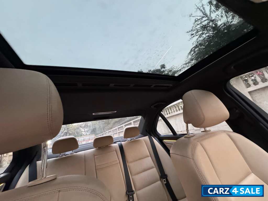 Black Mercedes-Benz C-Class C200 Black Mercedes-Benz C-Class C200