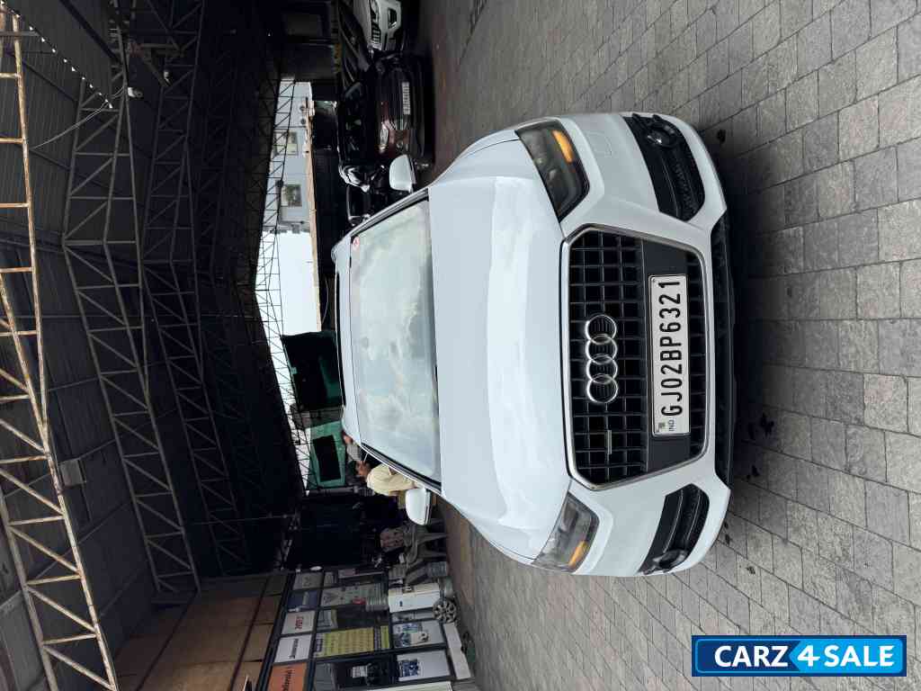 White Audi Q3 2.0 qudro