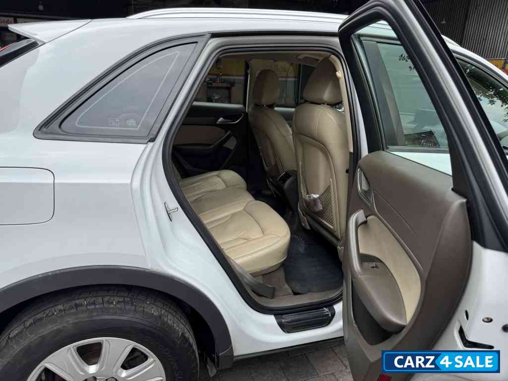 White Audi Q3 2.0 qudro