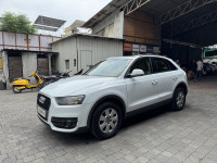 White Audi Q3 2.0 qudro