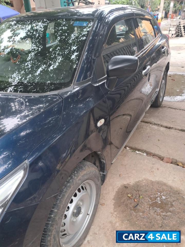 Blue Maruti Suzuki Baleno sigma