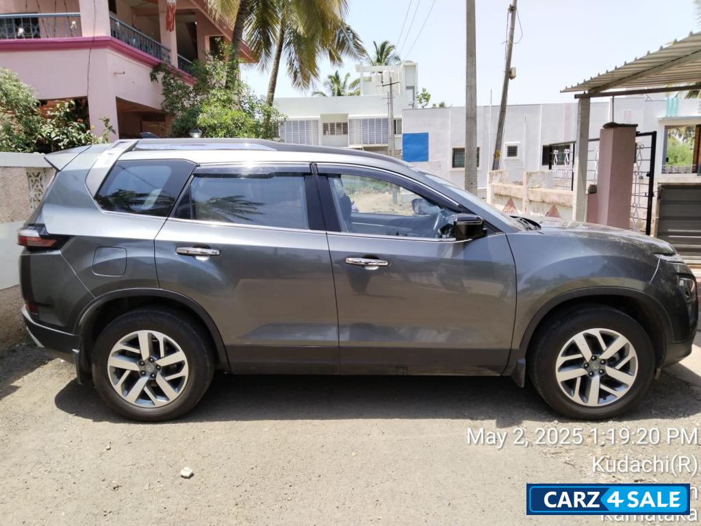 Day Grey Tata Safari XZ plus 7str