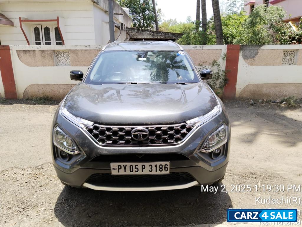 Day Grey Tata Safari XZ plus 7str