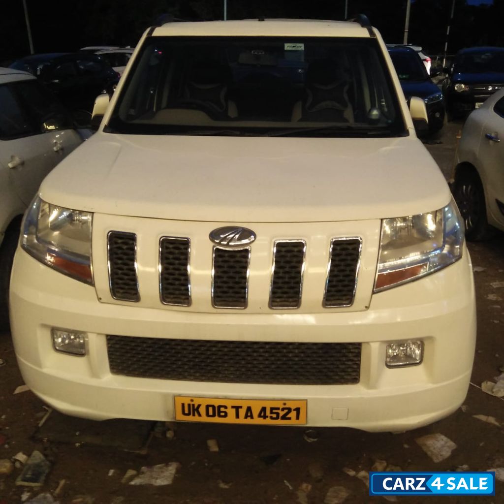 White Mahindra TUV300 T6+