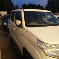 White Mahindra TUV300 T6+