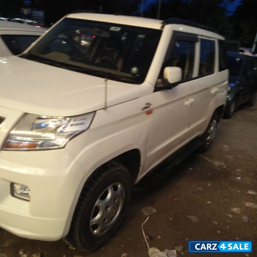 White Mahindra TUV300 T6+