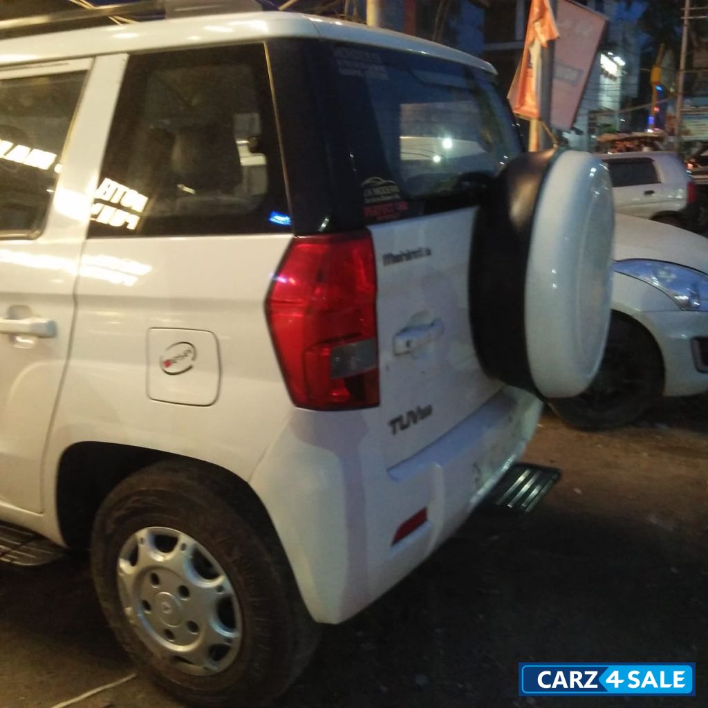 White Mahindra TUV300 T6+
