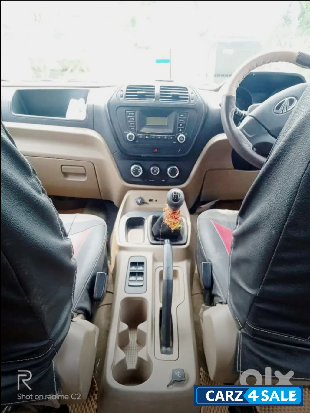 White Mahindra TUV300 T6+