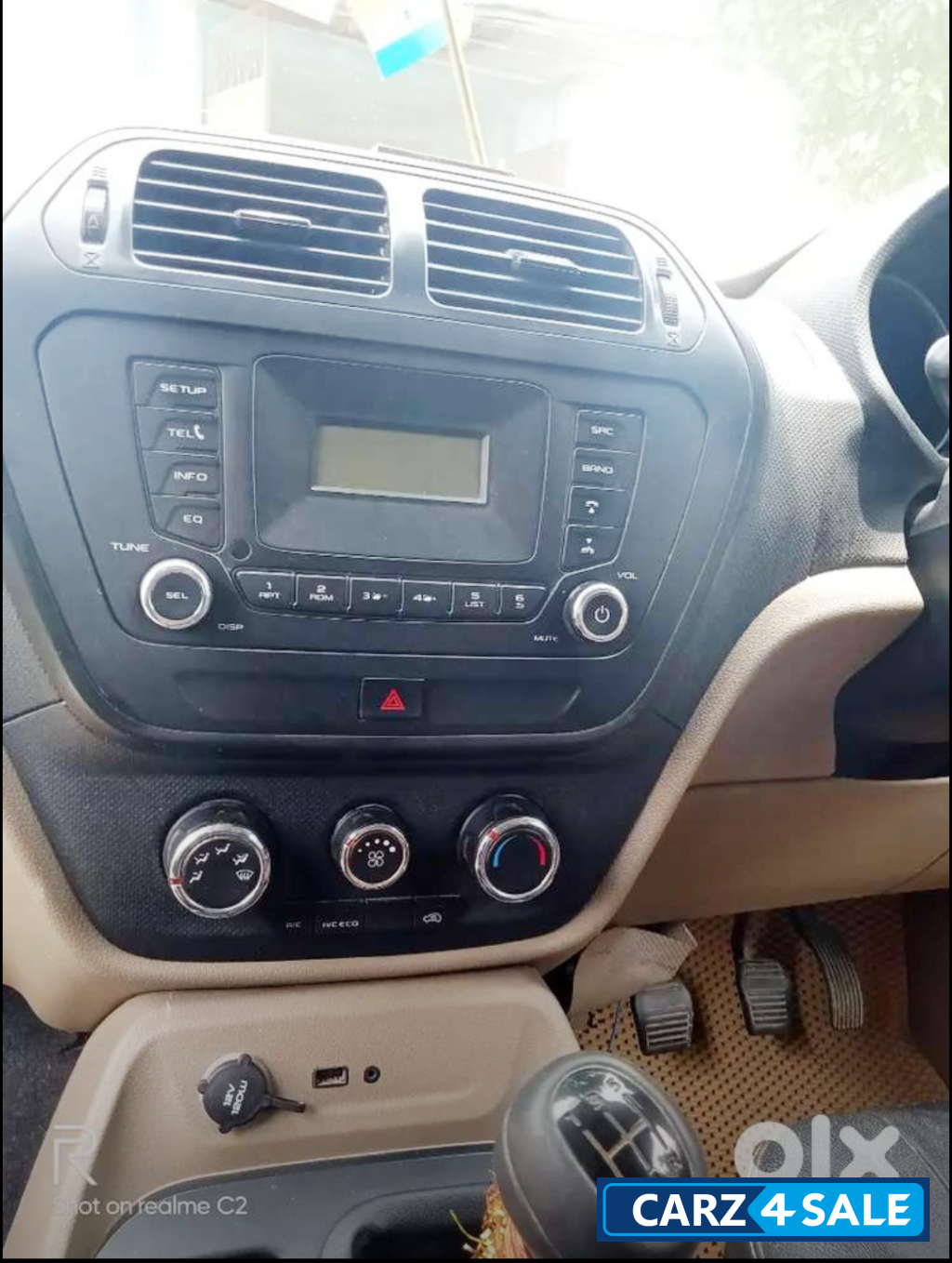 White Mahindra TUV300 T6+