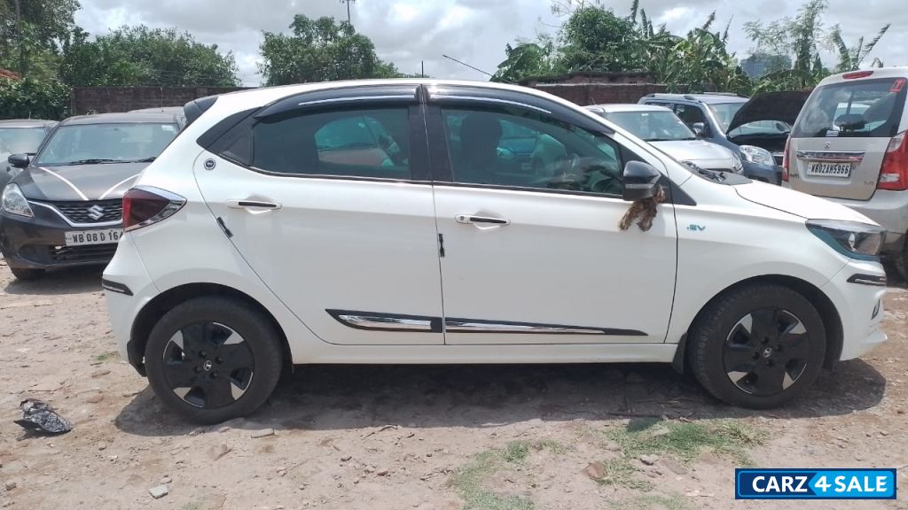 Tata Tiago EV LR XZ+ TECH LUX FAST CHARGER
