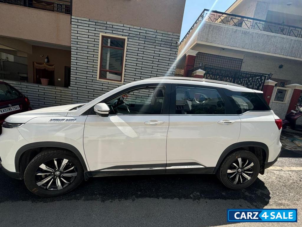 MG Hector Hybrid petrol sharp