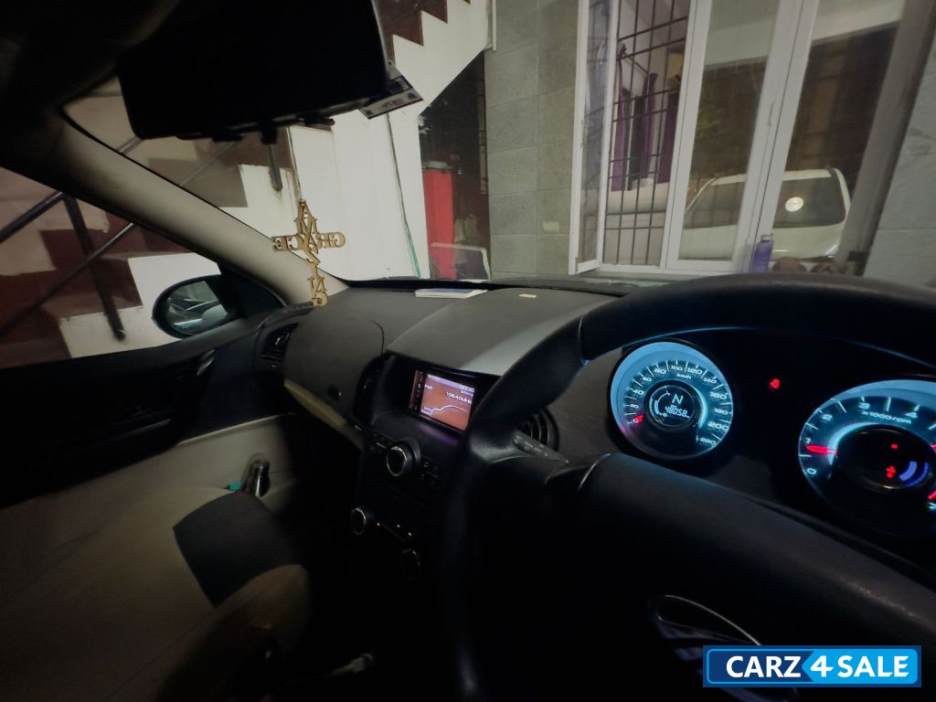 Mahindra XUV 500 w4 2.2