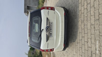 White Mahindra XUV 500 w10