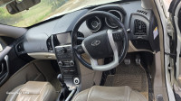 White Mahindra XUV 500 w10