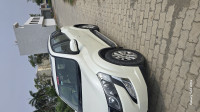 White Mahindra XUV 500 w10
