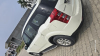 White Mahindra XUV 500 w10