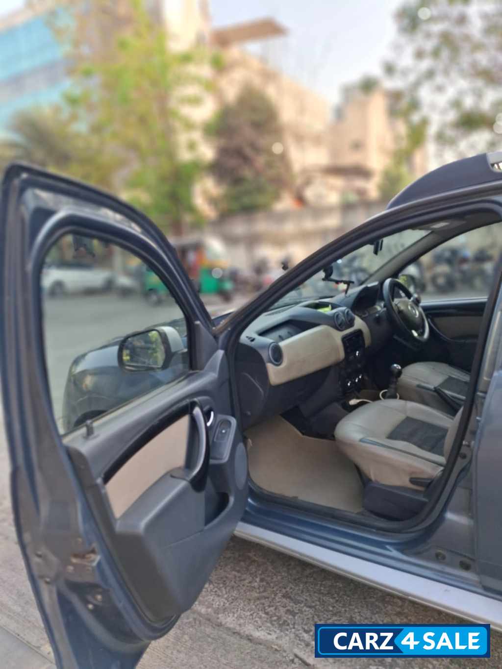 Grey Renault Duster DSL 110PS RXZ AWD