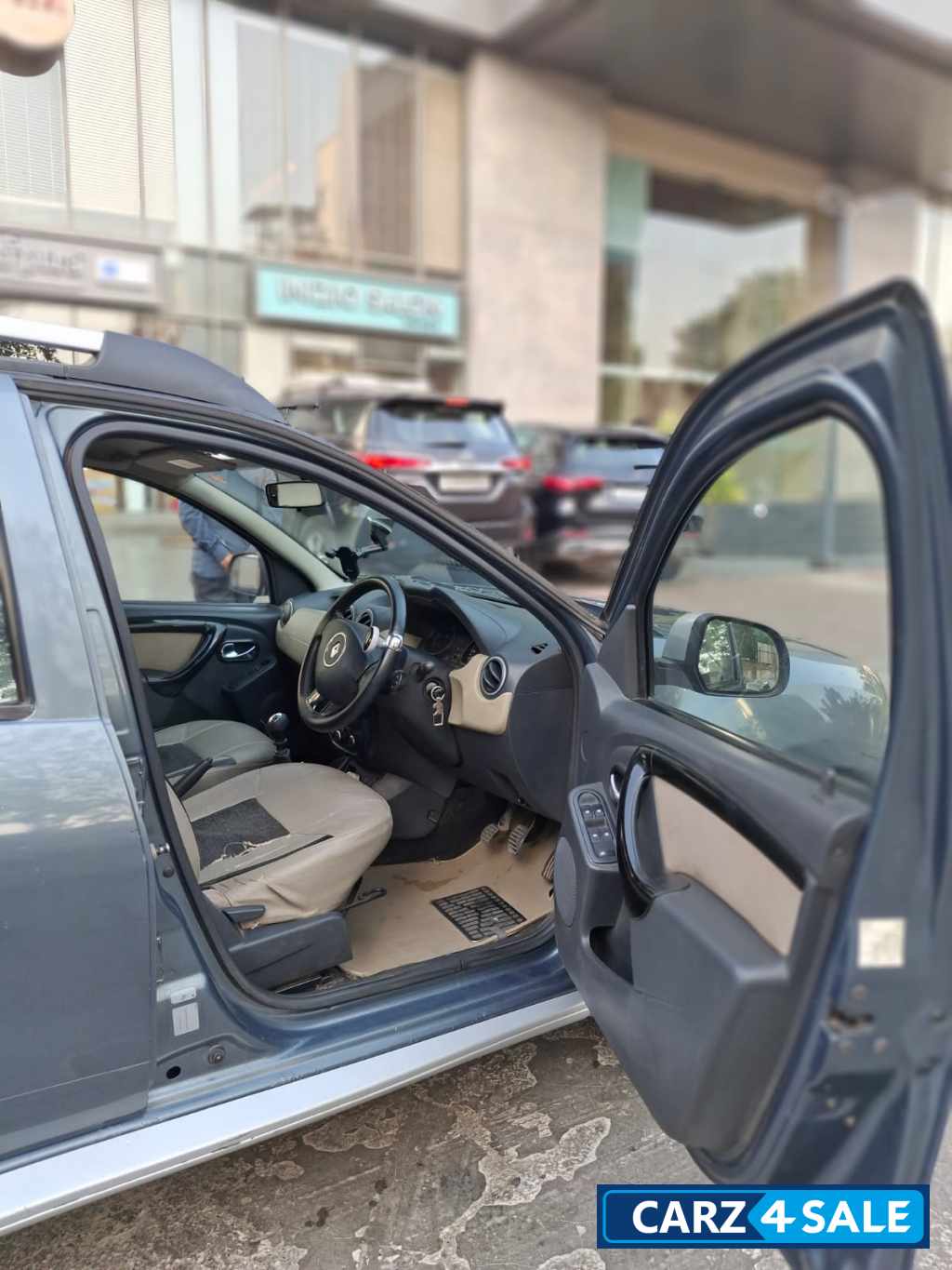 Grey Renault Duster DSL 110PS RXZ AWD