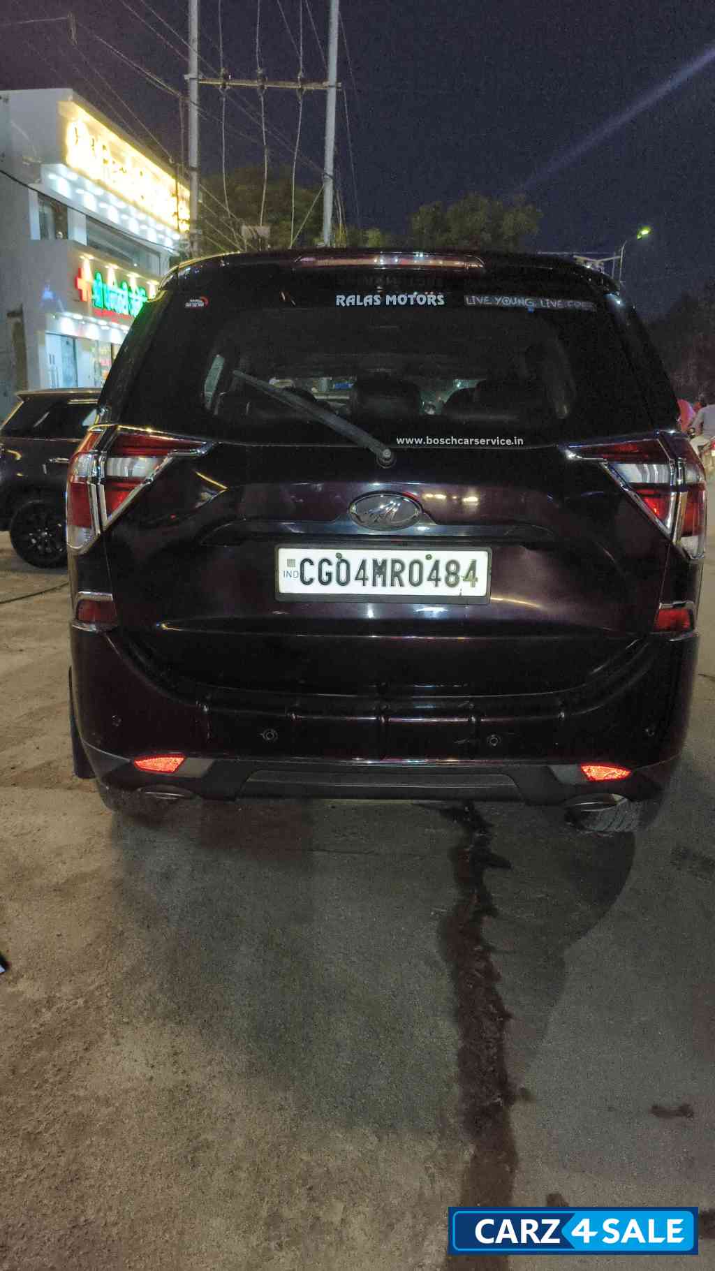 Mahindra XUV 500 W9