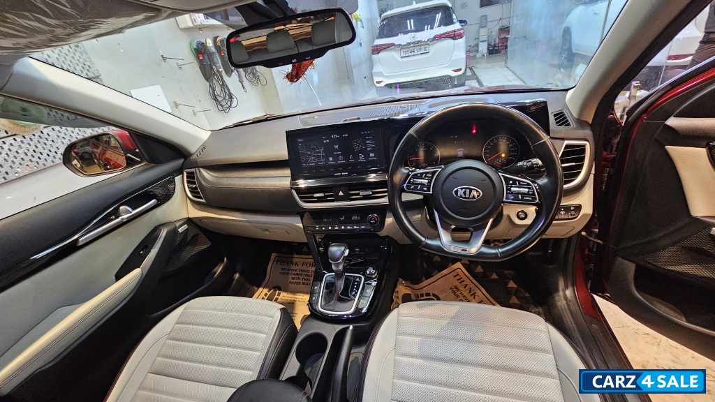 Intense Red Kia Seltos GTX PLUS 1.5  6 AT