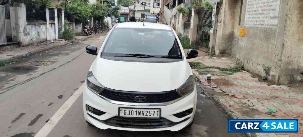 White Tata Tiago XT