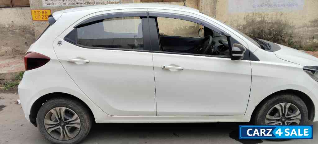 White Tata Tiago XT