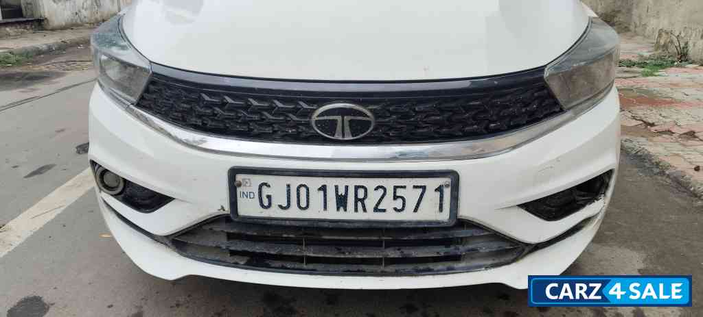 White Tata Tiago XT