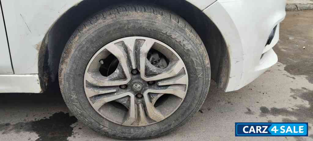 White Tata Tiago XT
