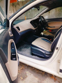 White Hyundai i20 Asta