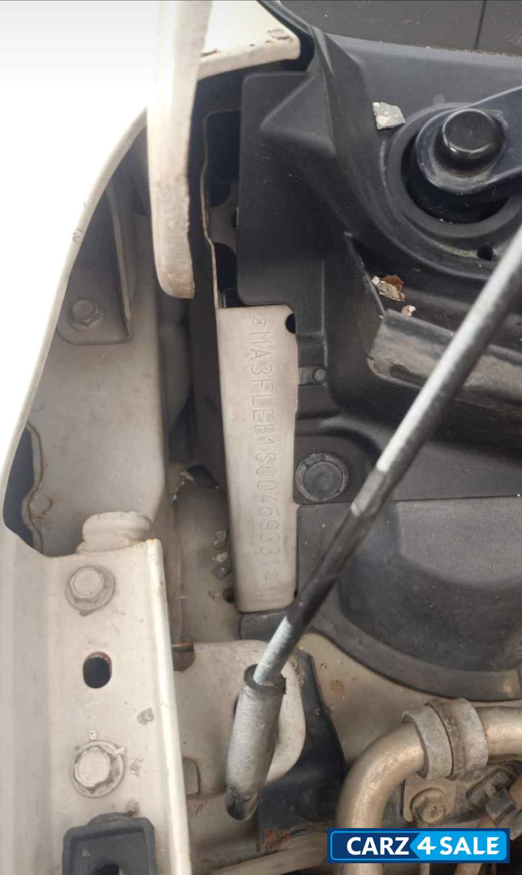 सफेद Maruti Suzuki Ertiga