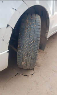 सफेद Maruti Suzuki Ertiga