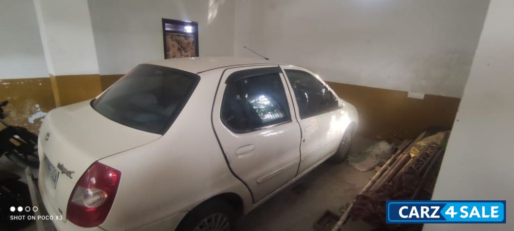 P White Tata Indigo ECS LX