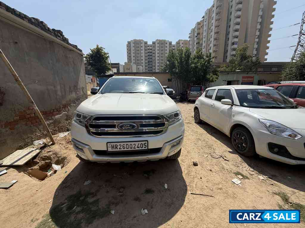 White Ford Endeavour 2018