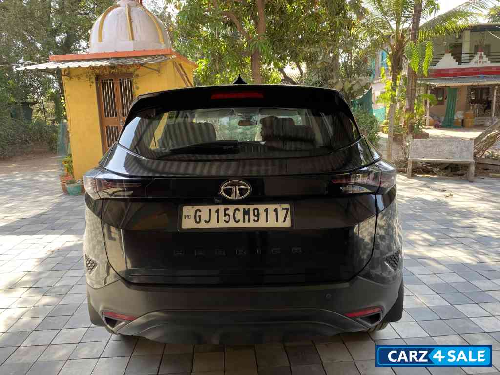 Black Tata Harrier Xt+