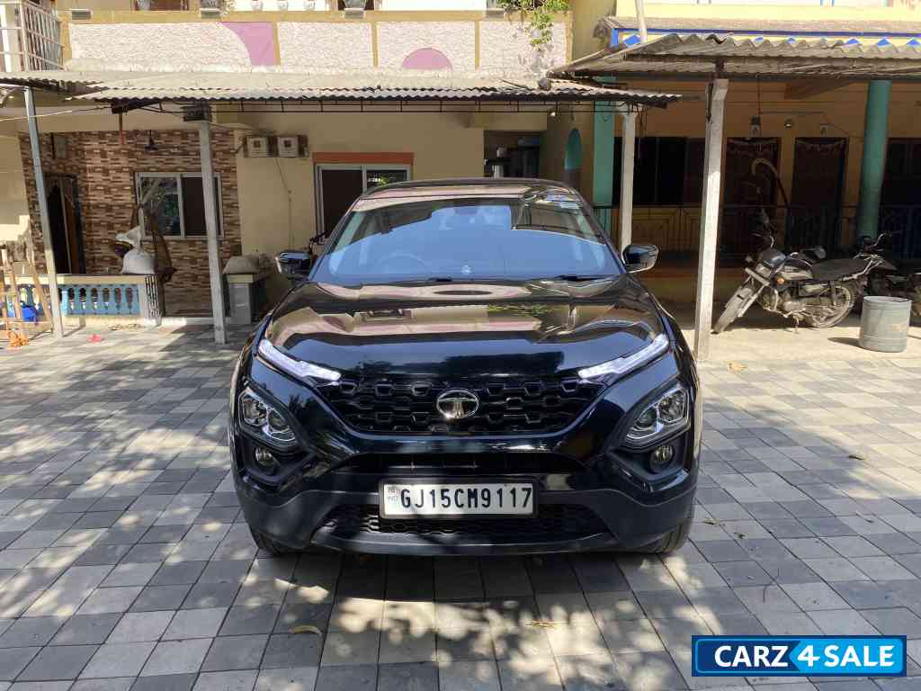 Black Tata Harrier Xt+