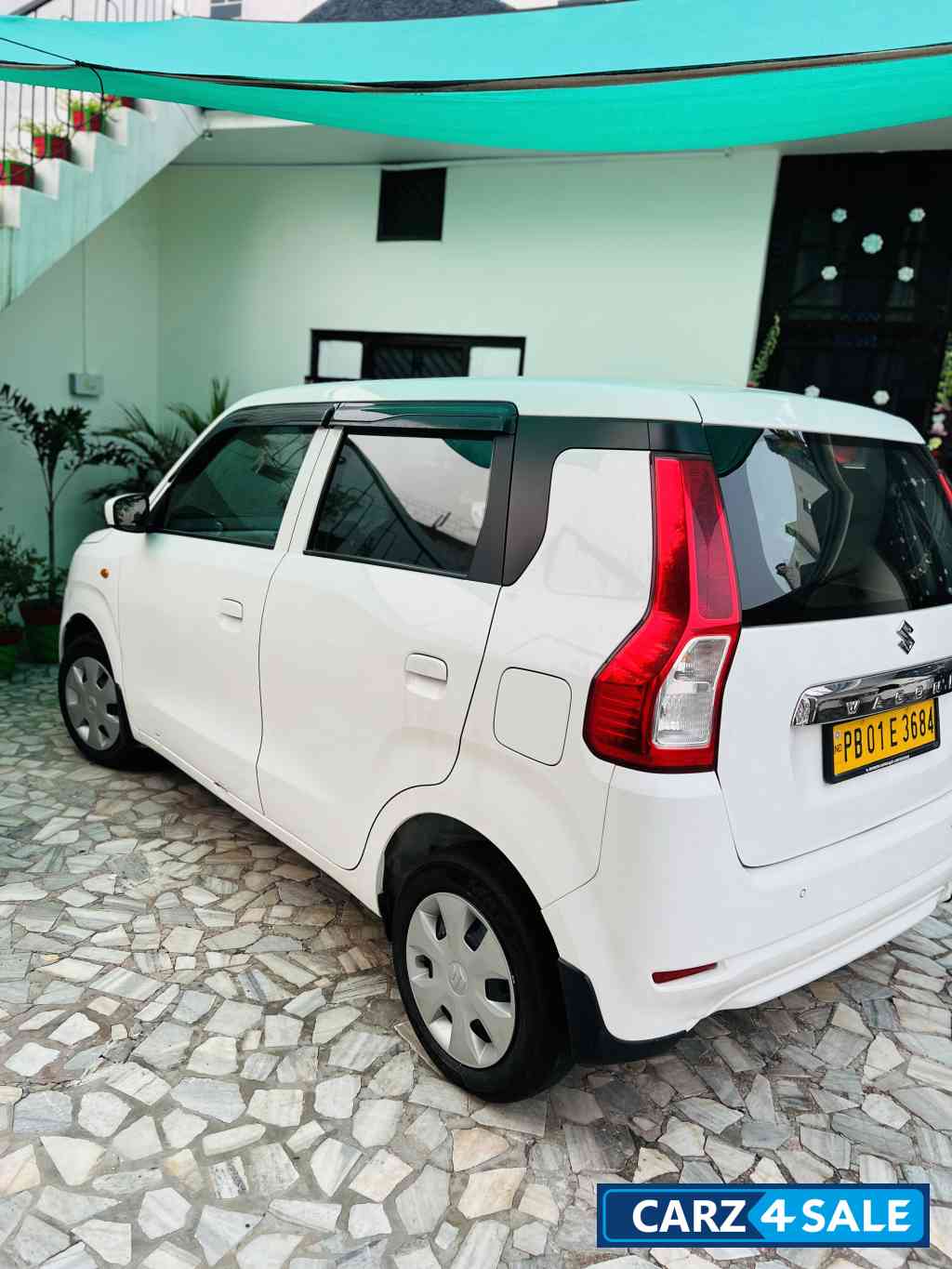 White Maruti Suzuki Wagon R Vxi 1.0