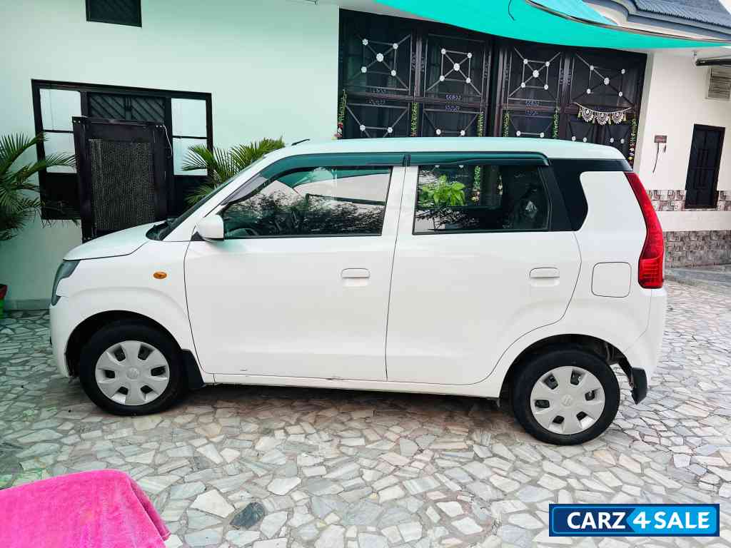 White Maruti Suzuki Wagon R Vxi 1.0