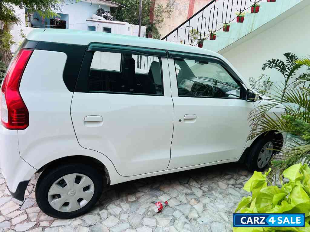 White Maruti Suzuki Wagon R Vxi 1.0
