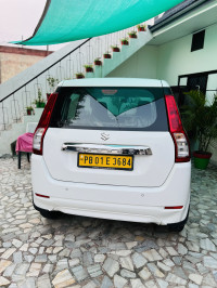 White Maruti Suzuki Wagon R Vxi 1.0