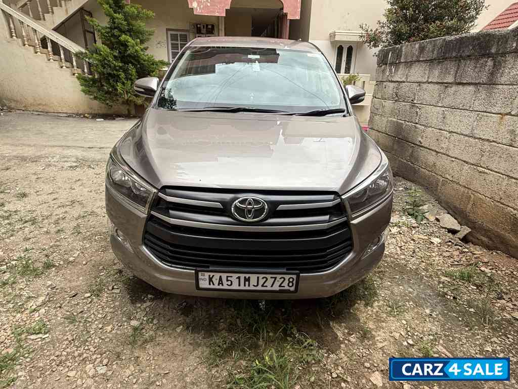 Bronze Toyota Innova Innova Crysta 2.8GX