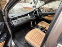 Bronze Toyota Innova Innova Crysta 2.8GX