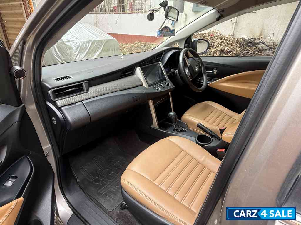 Bronze Toyota Innova Innova Crysta 2.8GX