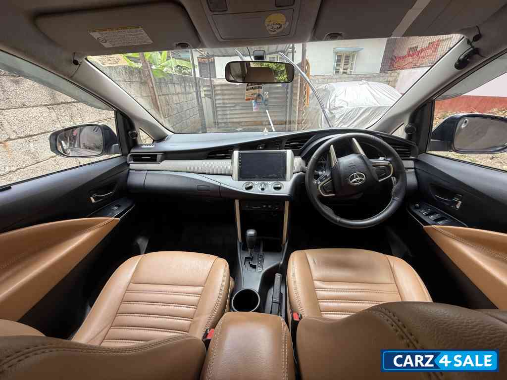 Bronze Toyota Innova Innova Crysta 2.8GX