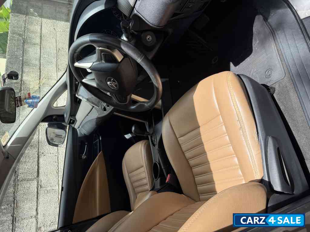 Bronze Toyota Innova Innova Crysta 2.8GX